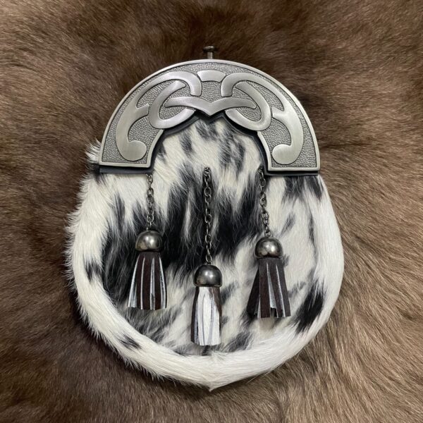 Full Dress Antique Thistle Design Cantle White Rabbit Fur with Three Tassels